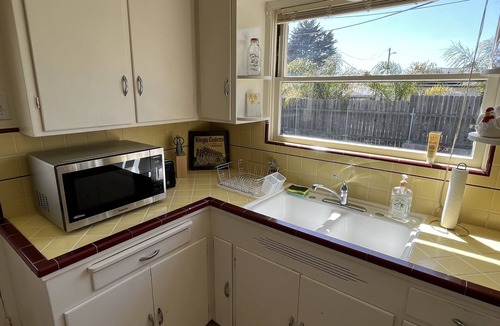 Shell Beach Cottage | Romantic Beach Oasis - 2 mins from the ocean