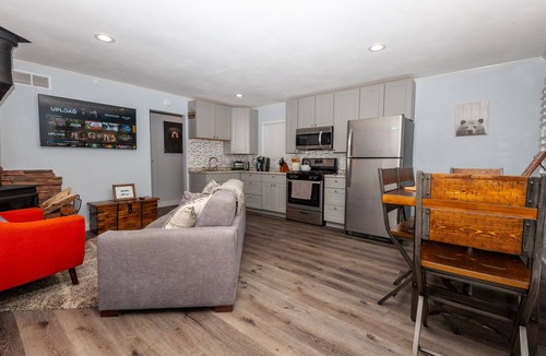 Sugarloaf Cabin | Romantic Big Bear Cabin - Private Patio, Hot Tub, Fire Table + BBQ | Spring Now!