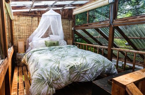 Molalla House | Romantic Cottage for Couples Getaway near Portland | Oregon Rentals