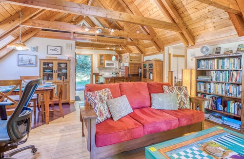 Yachats House | Romantic Cottage Perfect for a Couple or Family Getaway!