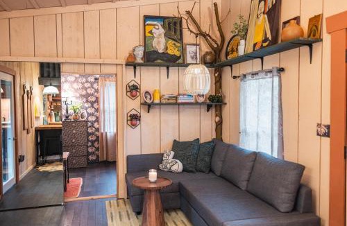 Roseburg House | Romantic Cottage with Sauna and Cold Plunge