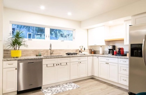 Dundee House | Romantic Getaway in Wine Country