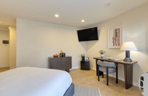 Diamond Crestview Hotel | Rooftop Ocean Views + Pool + Hot Tub + Walk to Beach | The Mara