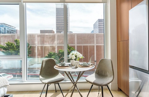 Downtown San Diego Apartment | Rooftop Pool + Hot Tub + Fitness Center | Little Italy | Ancora by AvantStay
