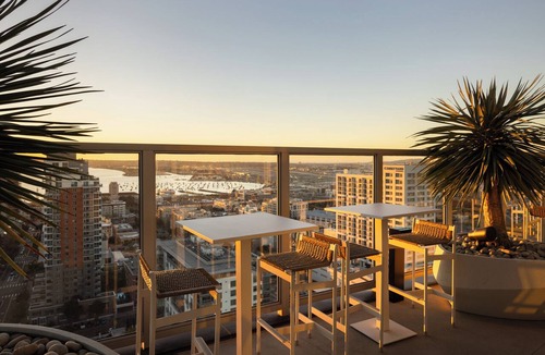 Civic Core Apartment | Rooftop Pool + Spa + Sky Lounge + Bay Views Walkable Little Italy | Ancora