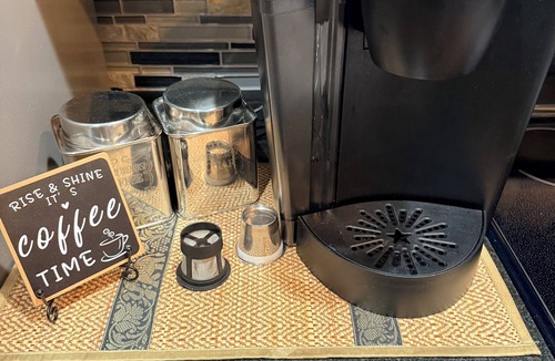 Oak Creek House | Rooftop Views, Walk to Trails, Dining & Coffee, Pet Friendly!