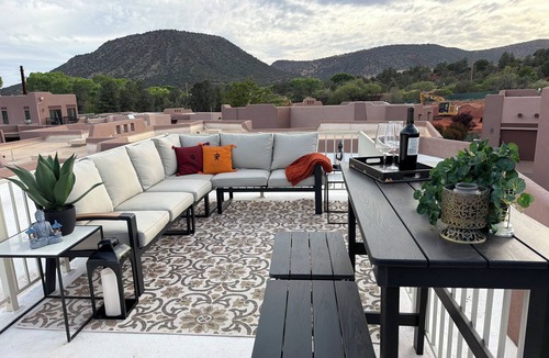 Oak Creek House | Rooftop Views, Walk to Trails, Dining & Coffee, Pet Friendly!