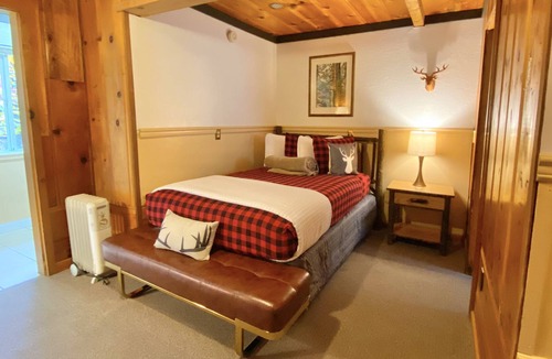 Downieville Cabin | Room 1 - Family Suite
