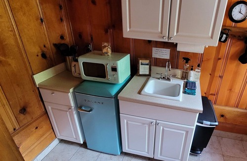 Downieville House | Room 6 - Queen Kitchenette