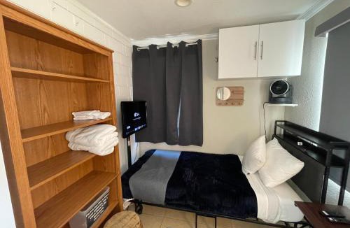 South San Jose House | Room R1 with tempurpedic mattress and top facilities
