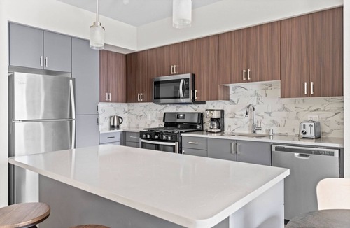 Fremont Apartment | Roomy Fremont 1BR w/Roof Deck, Pool & Spa, near TJ & WF, by Blueground