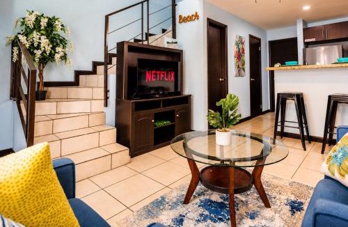 La Joya Apartment | Rosarito pool & garden bar oXxo Farmacy