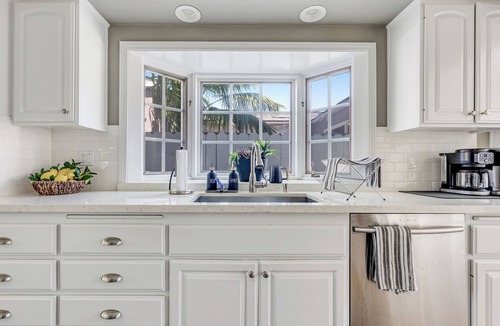 Belmont Shore House | Rose Cottage Belmont Shore-Pet Friendly Beach Home 3B/2B & Garage Parking