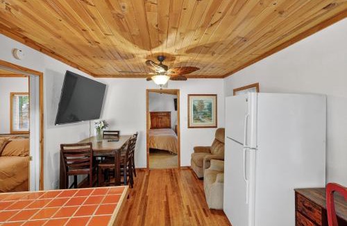 Cobb Hotel | Rouge Cobb Mountain Hotel - Cabin 5