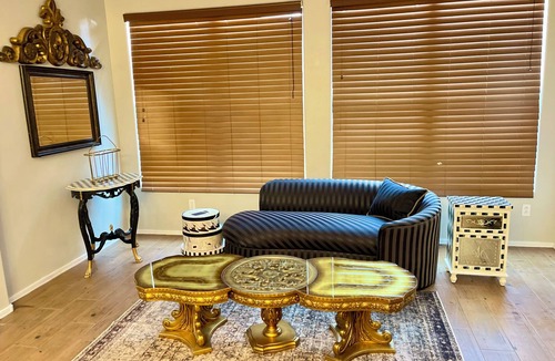 Sunset Farms House | Royalty in Black & White w/Pool, 11 BED & Games & Events Allowed
