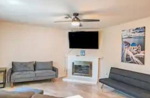 Henderson House | Royalty Stay at 281 Princess Ann Court