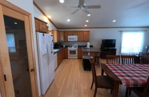 June Lake Apartment | Rr-johnson Suite