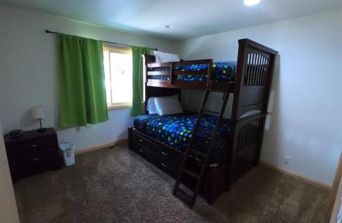 June Lake Apartment | Rr-johnson Suite