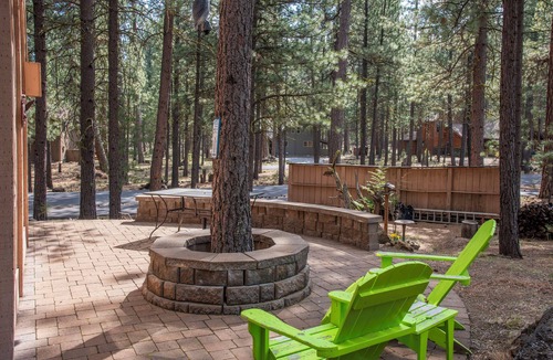 Black Butte Ranch Cabin | RR015 | Lovely Ranch cabin nestled in the woodsy Central Oregon landscape.
