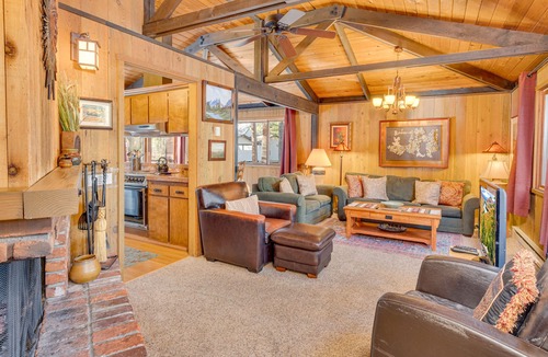 Sunriver House | Rustic cabin bungalow inside Sunriver, cute, cozy, close to village and sharc