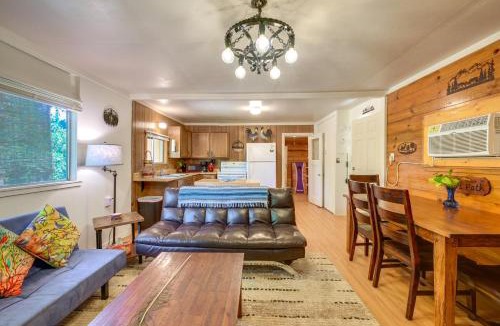 Pinehurst House | Rustic Cabin w/Patio: 8 Mi to Kings Canyon Park