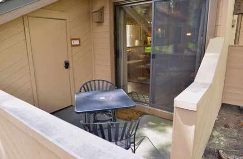 Tennis Village Condo | Rustic Condo with Access to Exclusive Golf