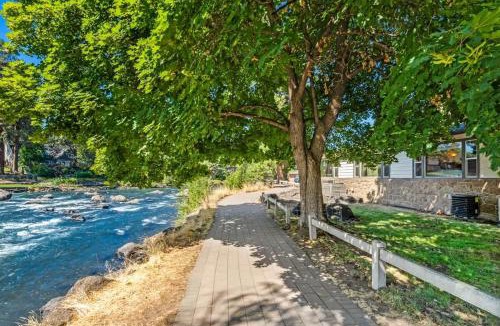 Bend House | Rustic Cottage with views of the Deschutes River