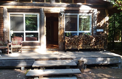Nevada City Cabin | Rustic mountain retreat - escape to a hand-built cabin in the woods