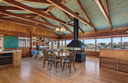 Stinson Beach House | Rustic Oceanfront Retreat in Seadrift