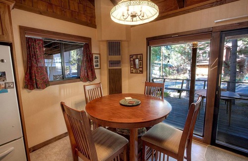 Al Tahoe Cabin | Rustic Pet-Friendly Cabin with Hot-Tub Ideal For Skiing and Enjoying the South Lake Tahoe Landscape in California