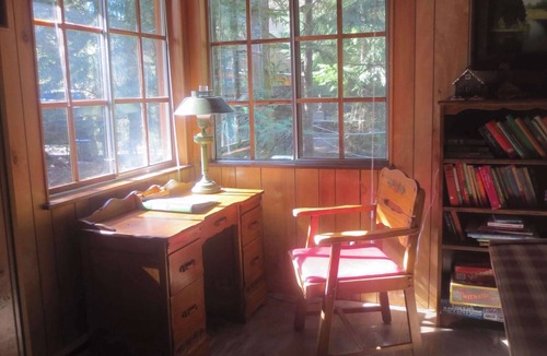 Zigzag Cabin | Rustic Riverfront Cabin in Mt. Hood- Hiking, Skiing, and Outdoor Adventures