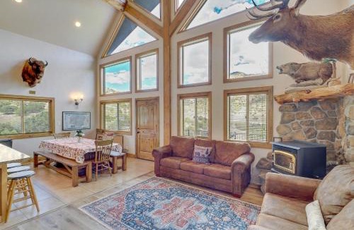 Sterling House | Rustic Sterling Cabin: Walk to Palisade Lake!