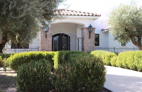 Laveen Village House | Rustic Wedding Vibe ! high-end Tuscan estate and the intimate, feel of a farm !