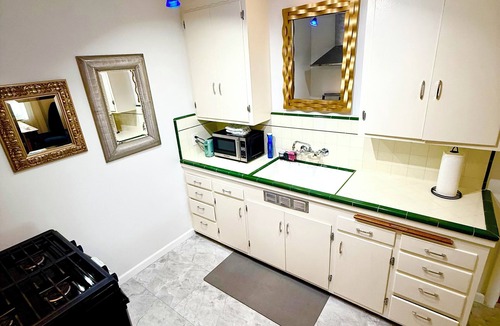East Sacramento House | Sac River Retreat, Garage, Yard, Wi-Fi, 5 Star