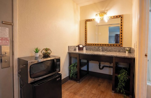 Sacramento Hotel | Sacramento Inn & Suites Cal Expo I-80