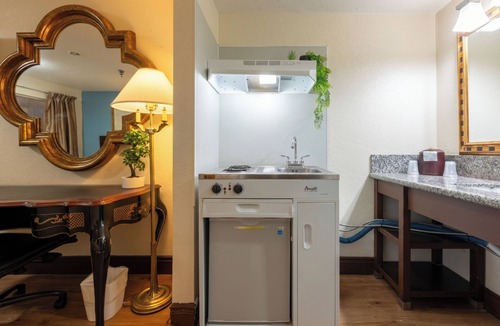 Sacramento Hotel | Sacramento Inn & Suites Cal Expo I-80