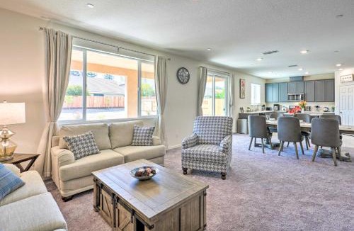 Hood House | Sacramento Retreat w/Yard ~ 13 Mi to Dtwn!