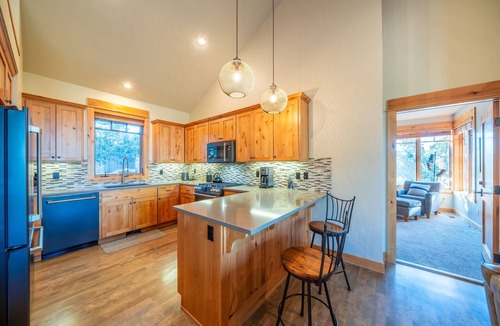 Powell Butte Cabin | Sage Canyon | Brasada | Hot Tub | Mountain Views