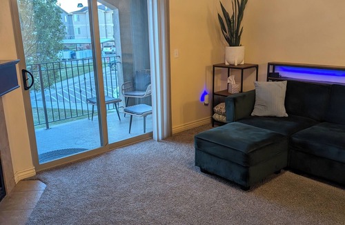 Vernal Condo | Sage Hollow is a cozy, modern, mid level condo in the heart of town.