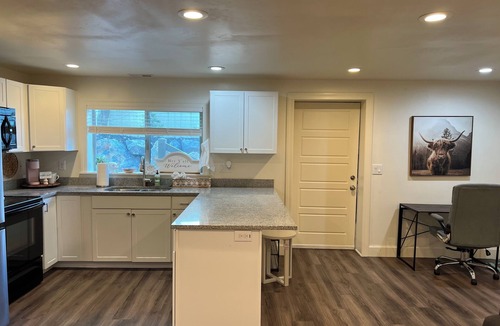 Salem Apartment | Salem Sweet Spot - basement apartment
