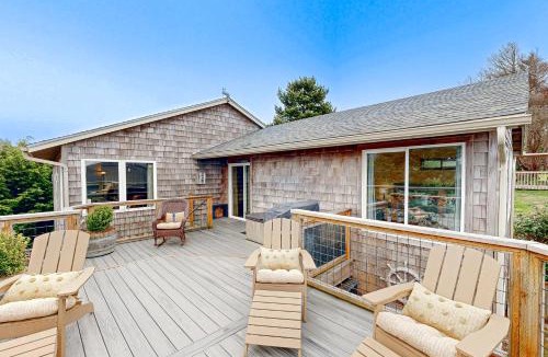Depoe Bay House | Salty Sunsets