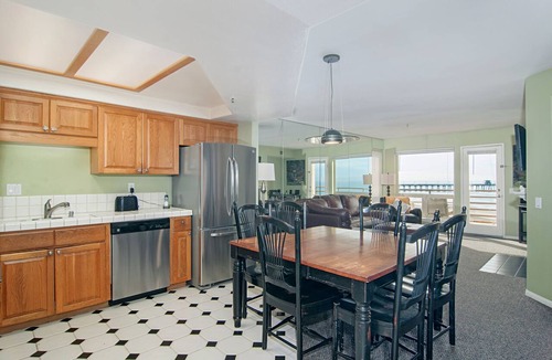 Imperial Beach Condo | San Diego County Oceanfront 3 bedroom-heated pool/jacuzzi. Complex on the sand