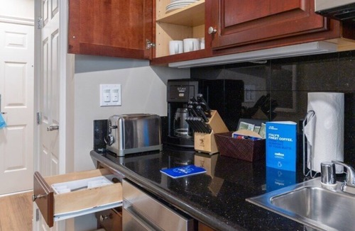 Gaslamp Quarter Resort | San Diego | Gaslamp Weekend Getaway | Sauna & City Stay