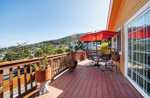 Uptown Brisbane House | San Francisco Bay View Home - 3BR Brisbane - Near SF - 29+ Night Stays