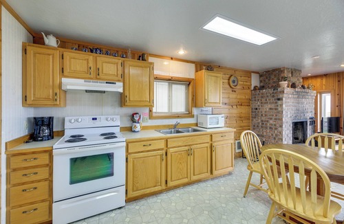 Waldport Cottage | Sanderling Sea Cottages, Unit 3 w/Private Balcony