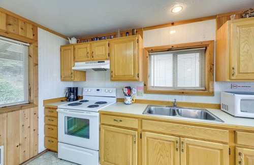 Waldport Cottage | Sanderling Sea Cottages, Unit 3 w/Private Balcony