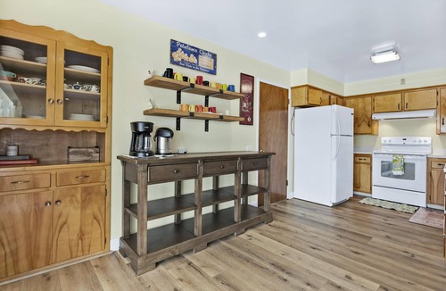 Wilbur Springs House | Sandy Feet Retreat - lakefront Retreat with sand volleyball court!