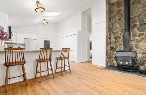 Marmot House | Sandy River Retreat | Pet Friendly | Epic Fishing