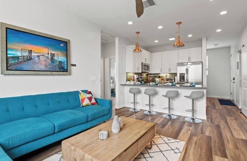 Point Loma Heights House | Saratoga Sunset | Rooftop | Sleek | Walk to Beach