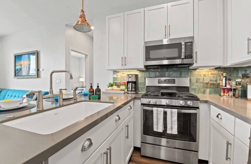 Point Loma Heights House | Saratoga Sunset | Rooftop | Sleek | Walk to Beach